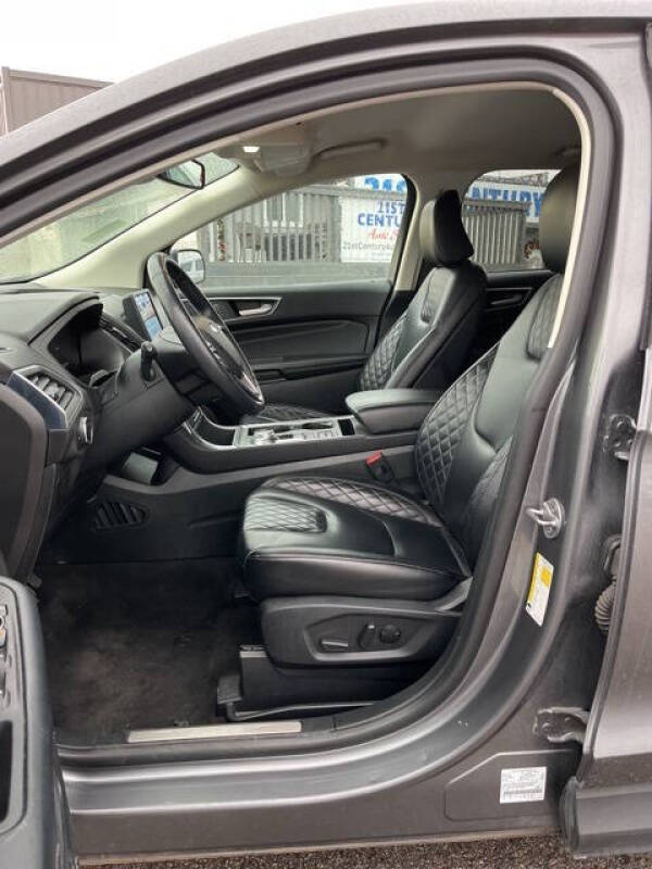 2024 Ford Edge Titanium