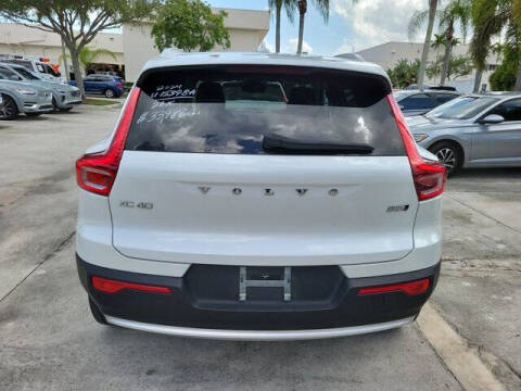 2024 Volvo XC40 B5 Plus Bright Theme