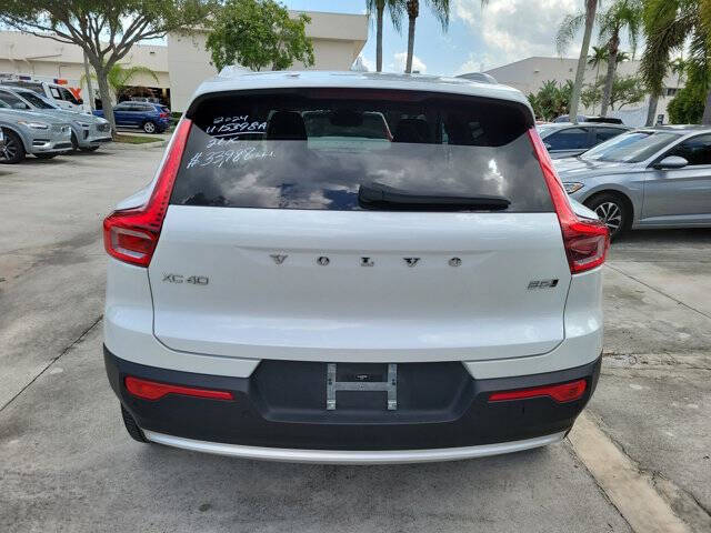 2024 Volvo XC40 B5 Plus Bright Theme