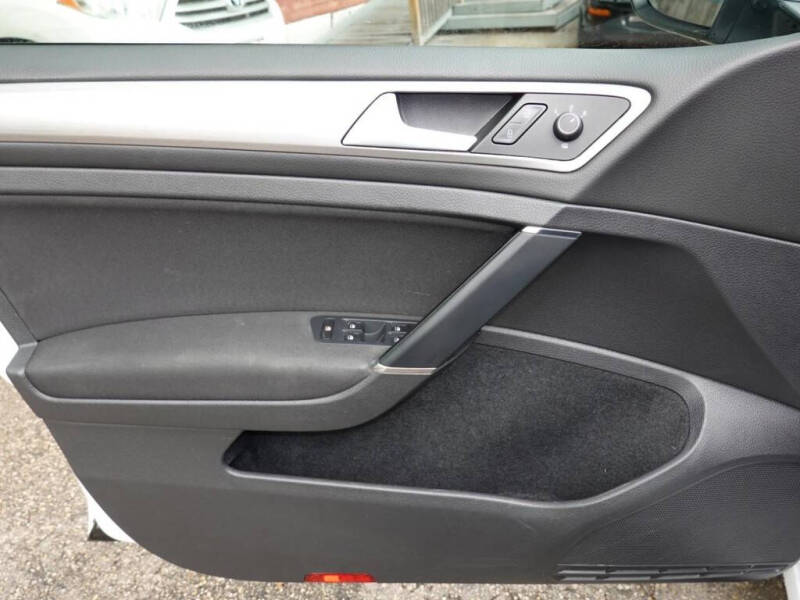 2017 Volkswagen Golf SportWagen