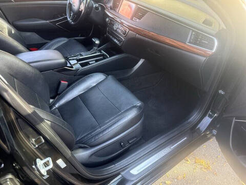 2017 Kia Cadenza Premium