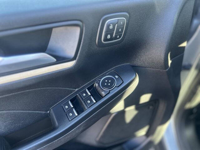 2022 Ford Escape Hybrid Titanium