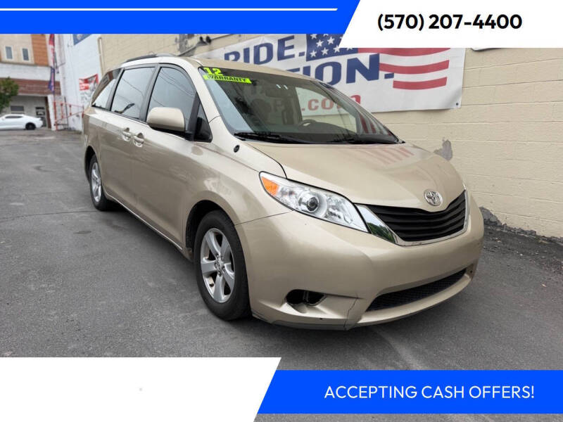 2012 Toyota Sienna LE 7-Passenger Auto Access Seat