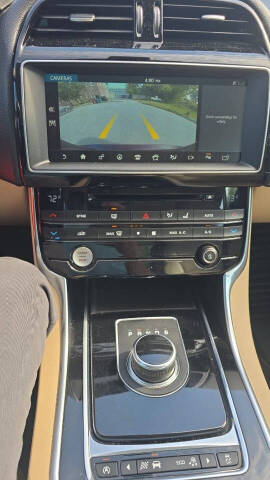 2017 Jaguar XE 25t Prestige