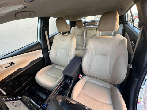 2021 Toyota Prius LE