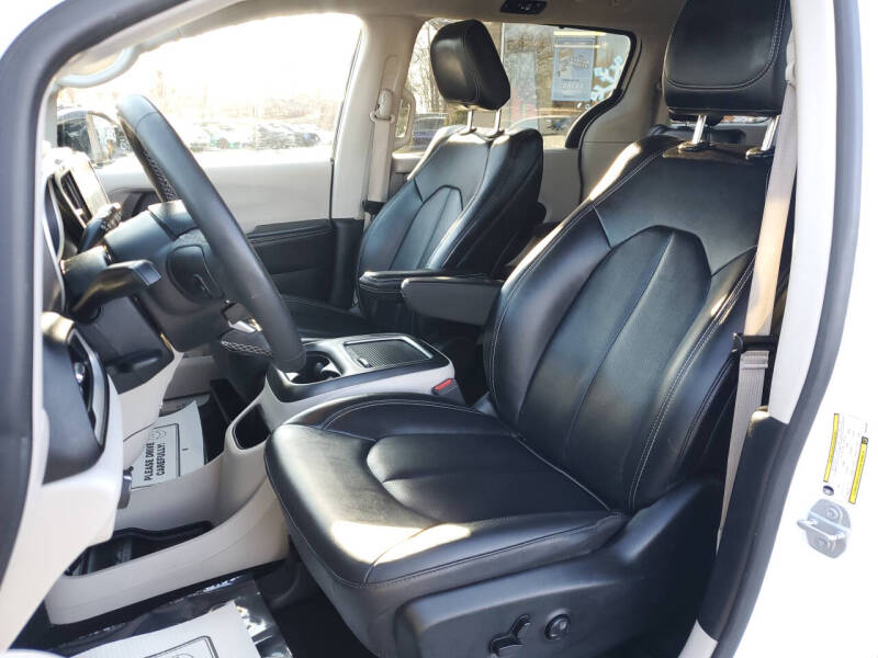 2024 Chrysler Pacifica Touring L