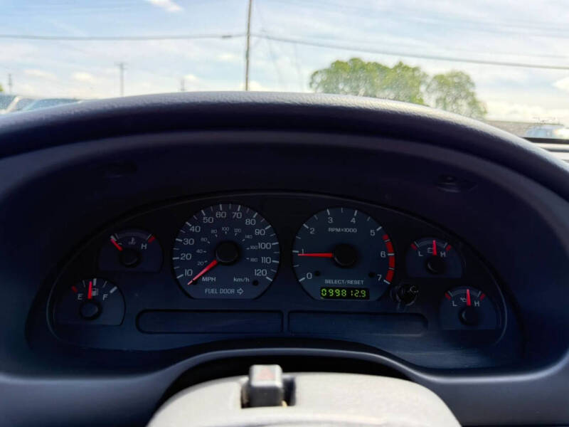 2004 Ford Mustang