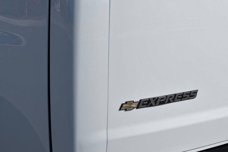 2025 Chevrolet Express 2500