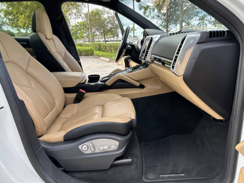 2017 Porsche Cayenne Platinum Edition