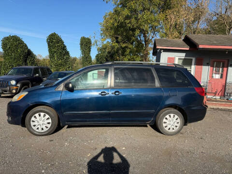 2005 Toyota Sienna LE 8 Passenger