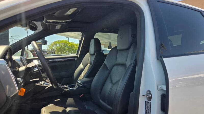 2017 Porsche Cayenne Platinum Edition