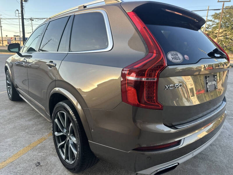 2017 Volvo XC90 T6 Momentum