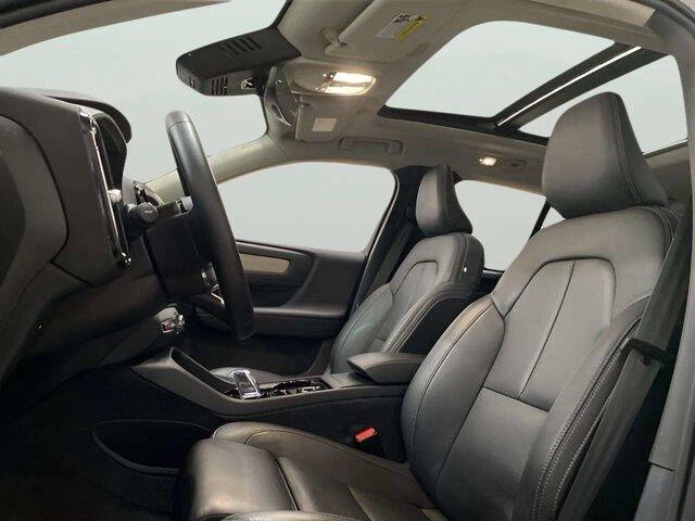 2025 Volvo XC40 B5 Plus Bright Theme