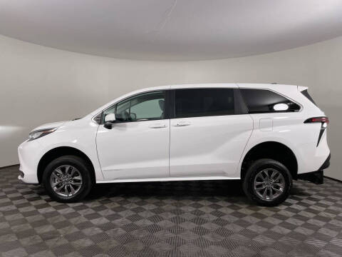 2023 Toyota Sienna LE 8-Passenger