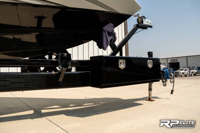 2019 Outerlimits SV43