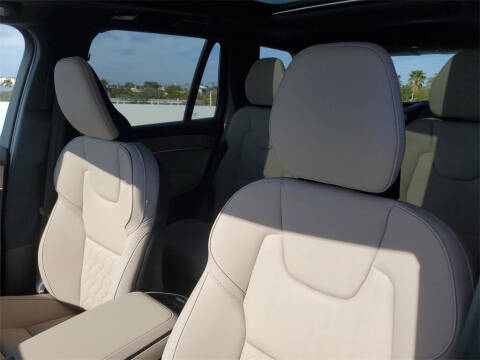 2025 Volvo XC90 B6 Core Bright Theme