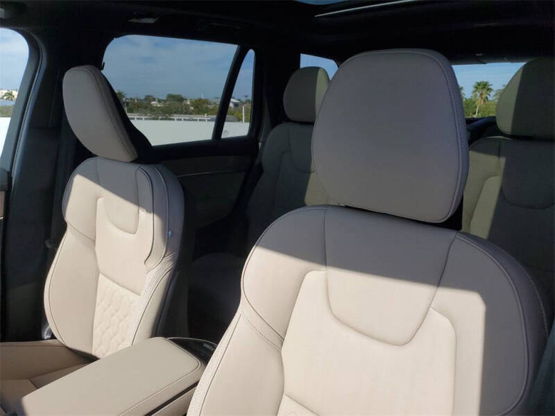 2025 Volvo XC90 B6 Core Bright Theme