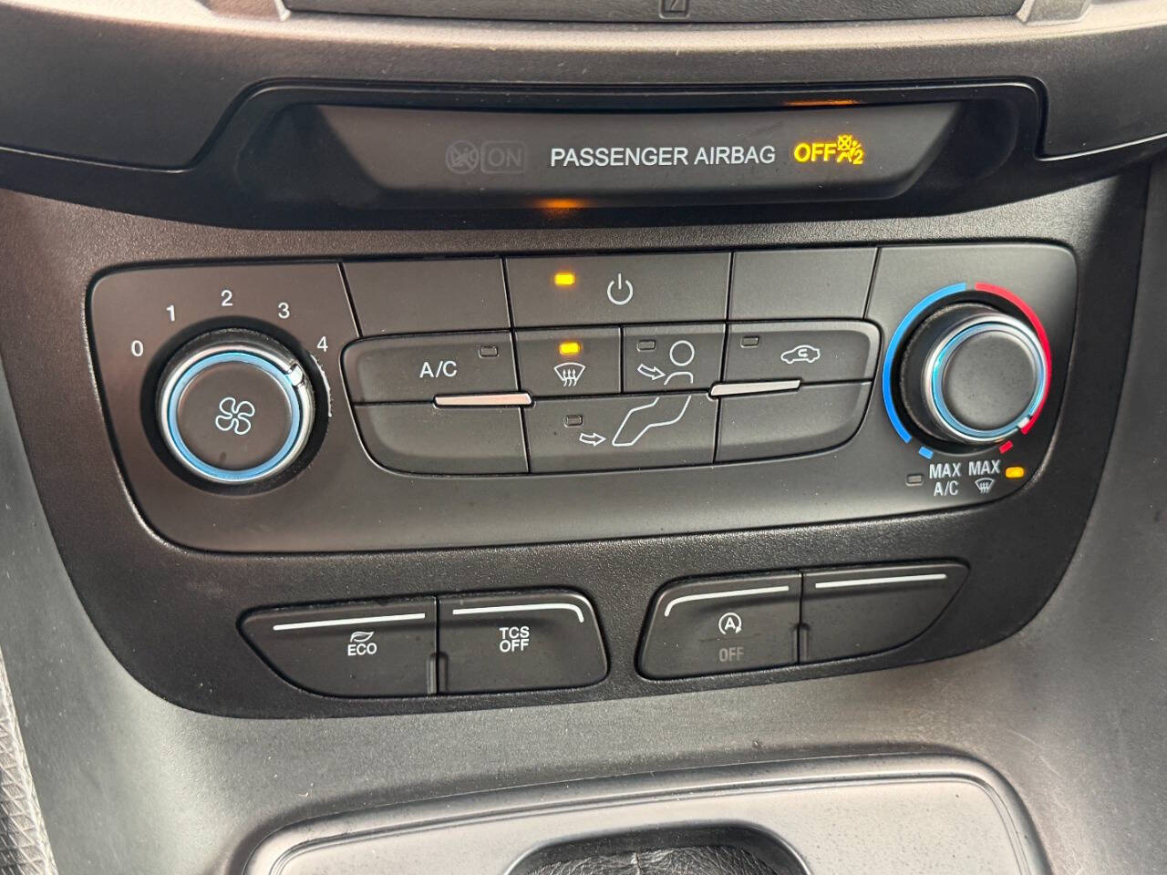 FordTransit Connect46