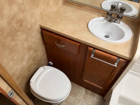 2009 Lance Camper 1181