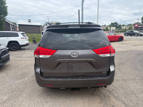2013 Toyota Sienna XLE 8-Passenger