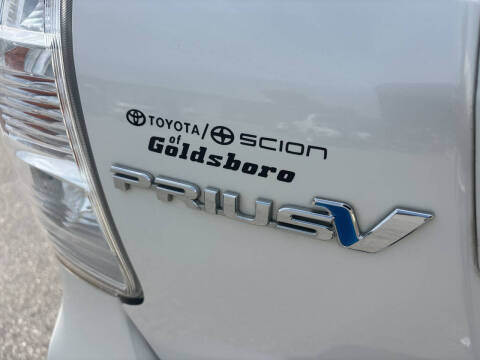 2014 Toyota Prius v Five