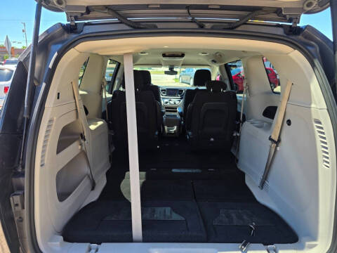 2017 Chrysler Pacifica Touring-L