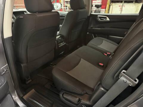 2017 Nissan Pathfinder SV