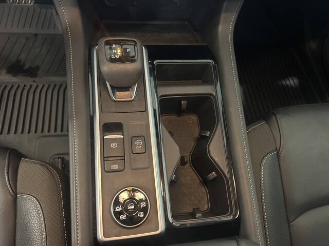 2025 Nissan Pathfinder SL