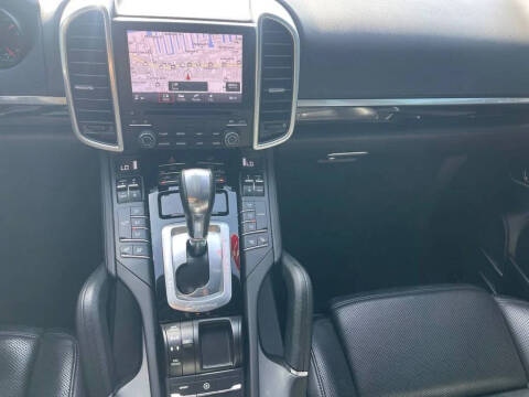 2017 Porsche Cayenne Platinum Edition