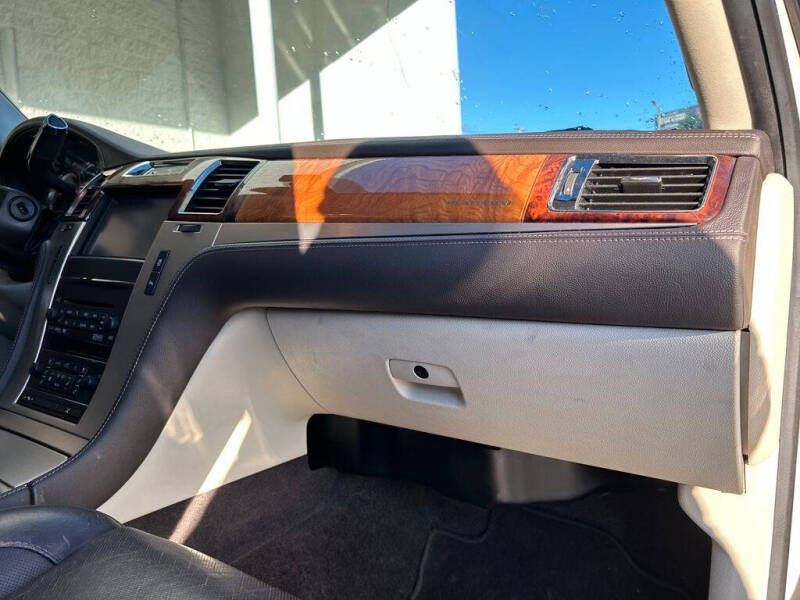 2013 Cadillac Escalade Platinum Edition