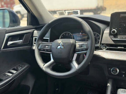 2022 Mitsubishi Outlander SE