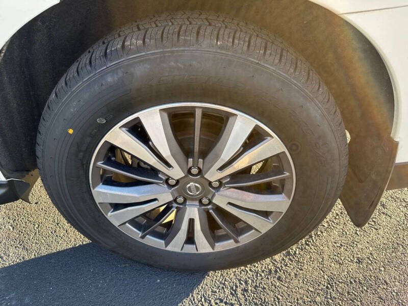 2017 Nissan Pathfinder SV