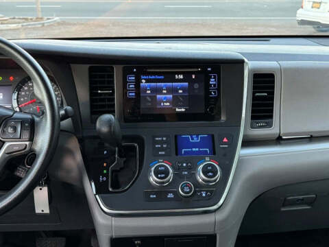 2017 Toyota Sienna