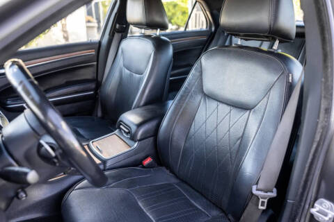 2017 Chrysler 300 C Platinum