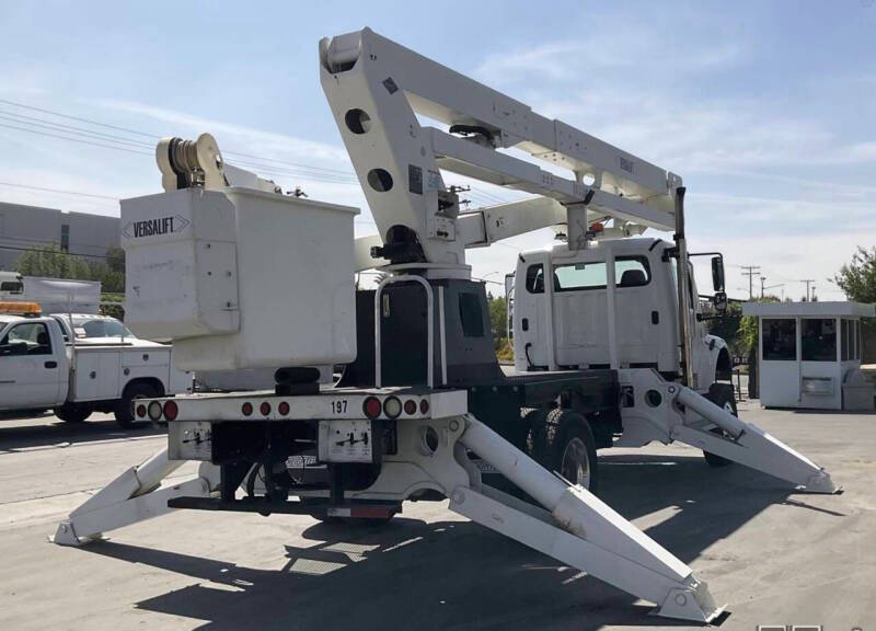 2013 Freightliner M2 106