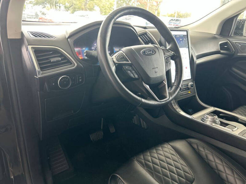 2024 Ford Edge Titanium