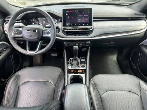 2023 Jeep Compass Latitude Lux