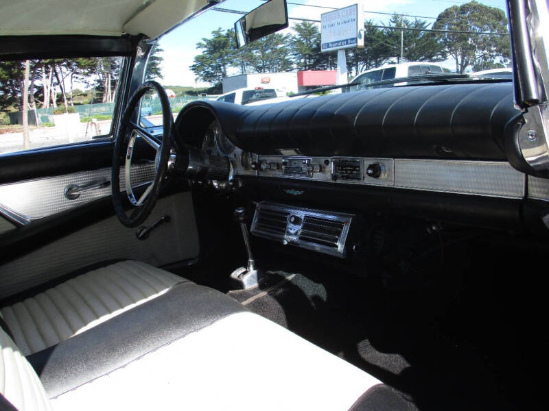 1957 Ford Thunderbird