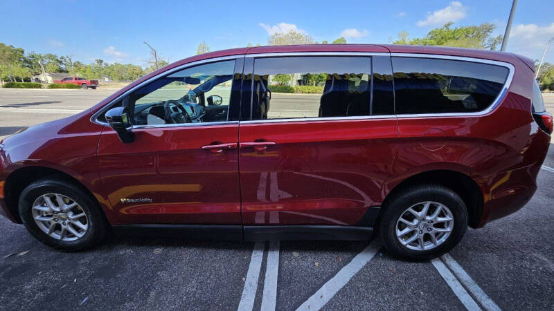 2025 Chrysler Voyager LX