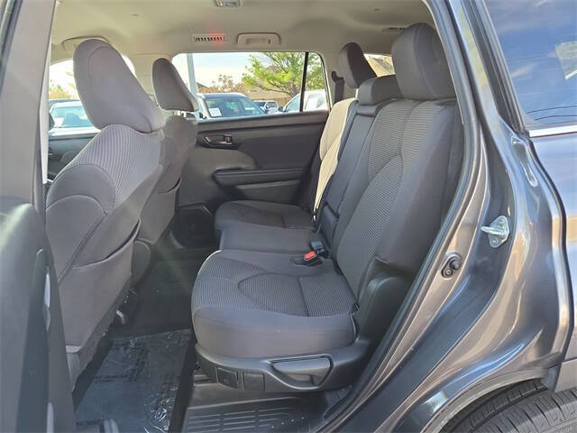 2023 Toyota Highlander LE