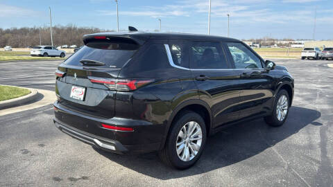 2026 Mitsubishi Outlander ES