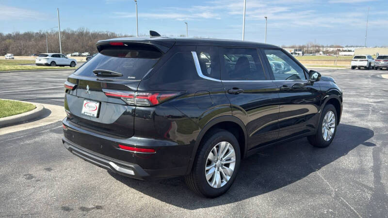 2026 Mitsubishi Outlander ES