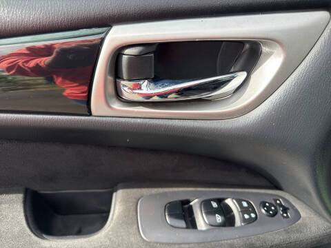 2016 Nissan Pathfinder SV