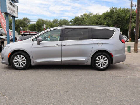 2017 Chrysler Pacifica Touring-L