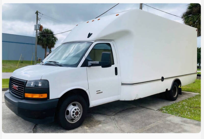 2020 GMC Savana Cutaway Work Van's photo