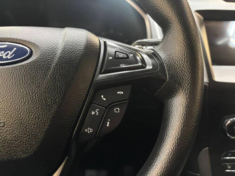 2020 Ford Edge SE