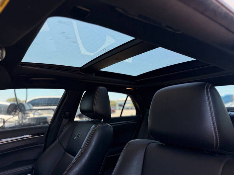 2022 Chrysler 300 S V8