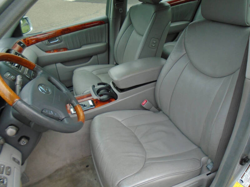 2004 Lexus LS 430