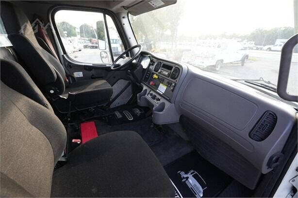 2016 Freightliner M2 106