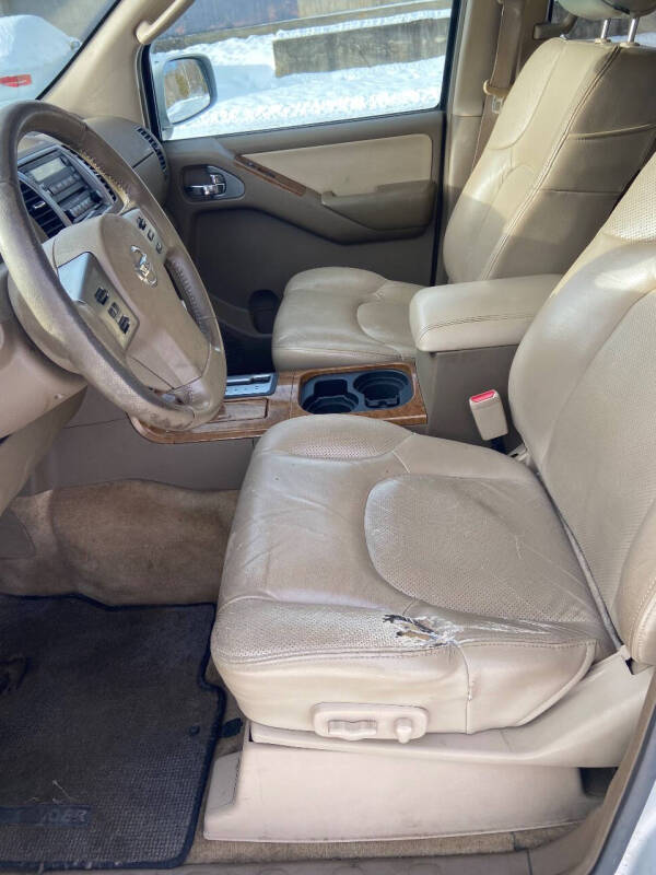 2005 Nissan Pathfinder LE